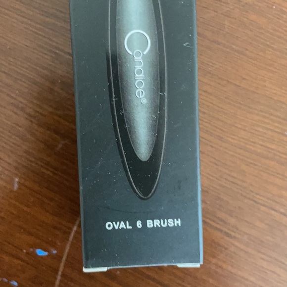 Candice Cosmetics Oval 6 Brush - Picture 3 of 5
